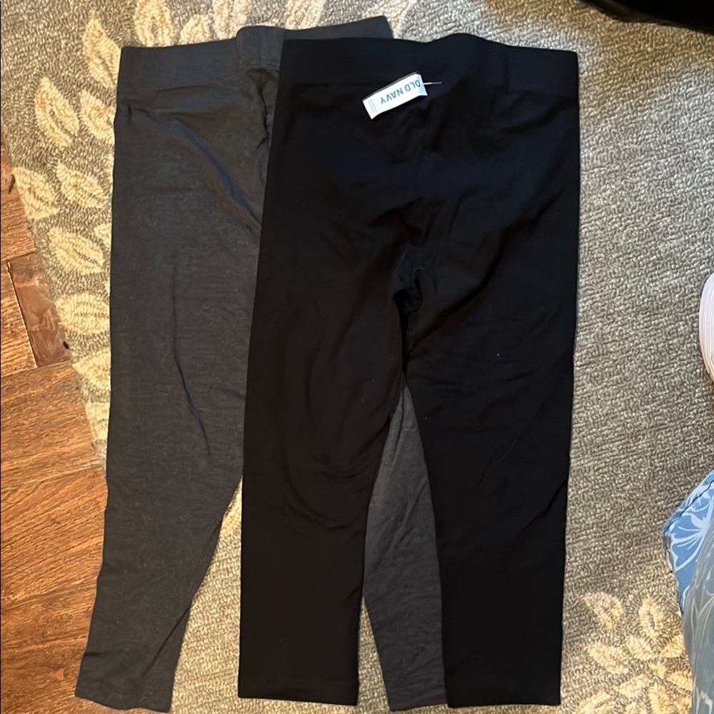 Old Navy Black and Gray Ankle Cropped Pants